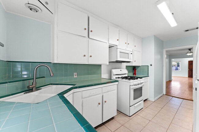 Kitchen with retro tiles. - 1745 Kipling St