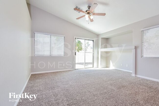 Foto del edificio - 5635 Tropic Breeze St