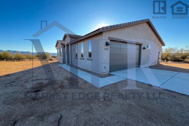 Building Photo - 3Bed/2Bath House in North Scottsdale! $399...
