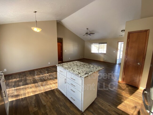 Building Photo - 8920 Torrey Ln