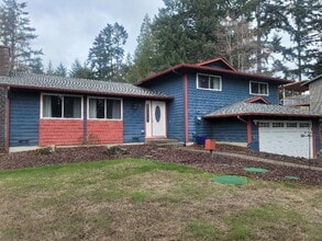 Building Photo - 91 NE View Ridge Dr