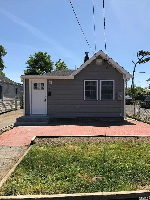 Primary Photo - 8 Banbury Ct