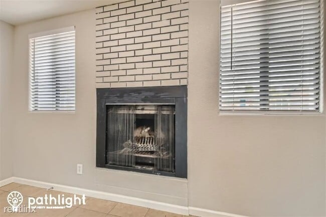 Building Photo - 3 br, 1 bath House - 1423 E Cholla St UNIT