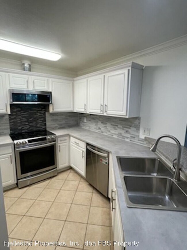 Foto del edificio - 2 br, 2 bath House - 7455 Charmant Drive #...
