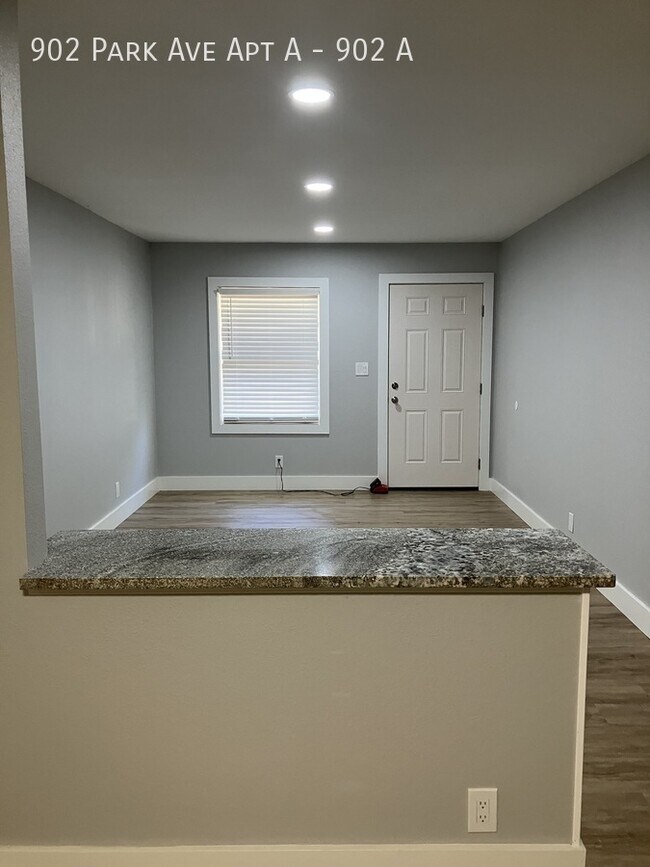 Foto del edificio - 902 Park Ave W