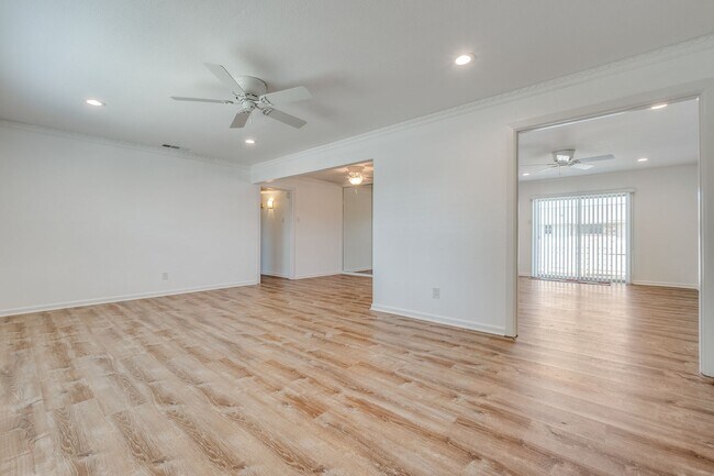 Foto del edificio - 5833 Birchbrook Dr