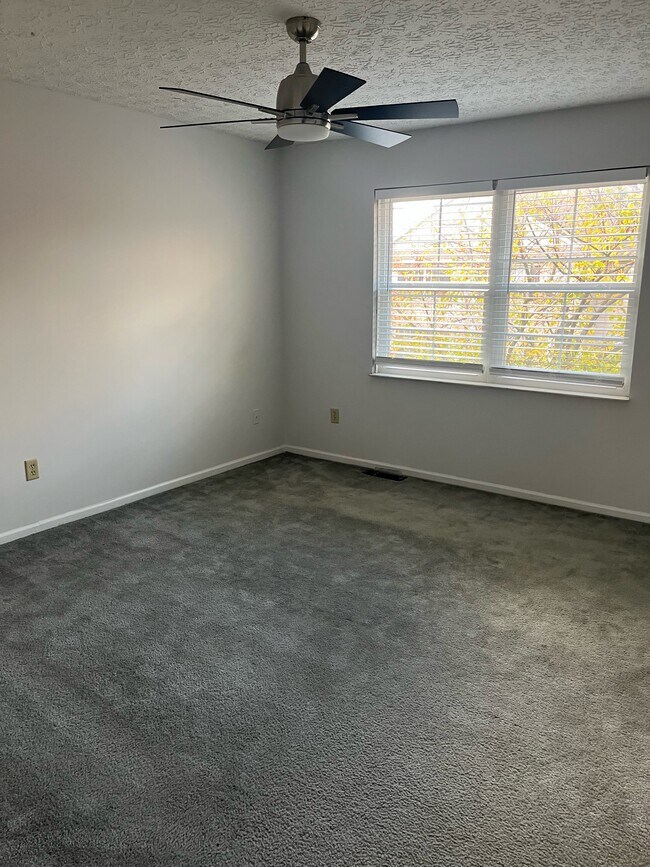 New carpet will be installed 10/30 - 7872 Meadowhaven Blvd