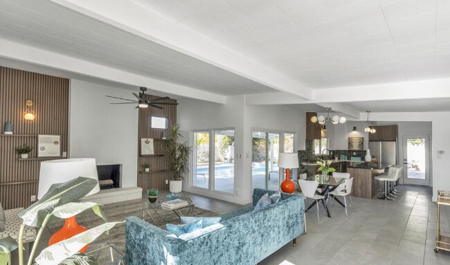 Foto del edificio - 547 N Farrell Dr