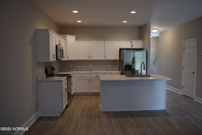 Building Photo - 311 S Stingray Ln