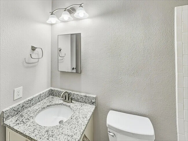 Foto del edificio - 1450 Comfort St