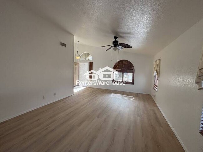 Foto del edificio - Contemporary style and space in Gilbert!