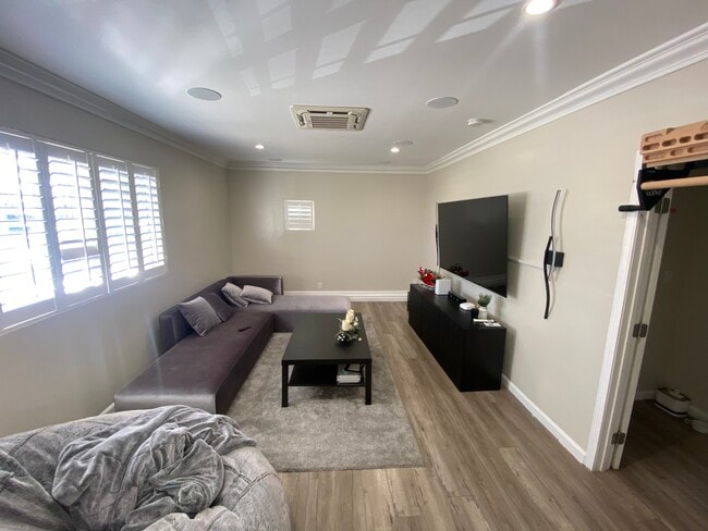 Foto del edificio - 9767 Comanche Ave