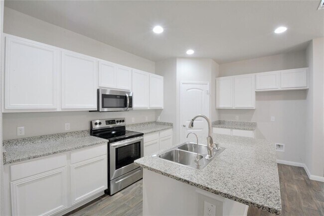 Building Photo - 213 Purple Mountain Dr