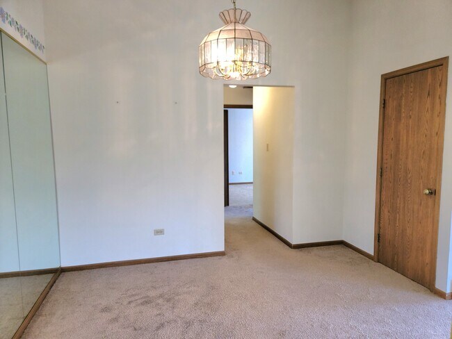 Building Photo - 17604 Cambridge Pl