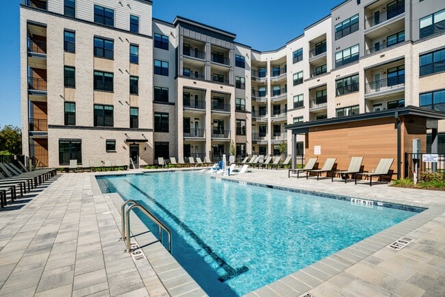 Building Photo - Meridian at North Hills