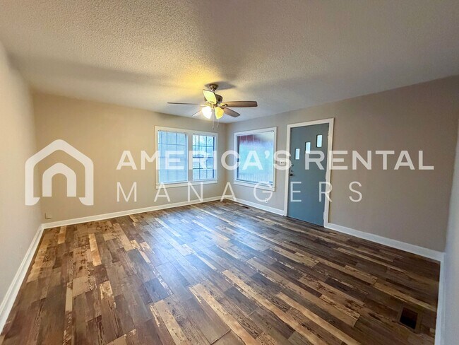 Foto del edificio - Classic Charm Meets Modern Updates in Pleasant Grove