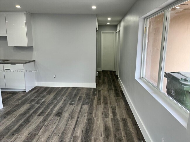 Foto del edificio - 2732 NW 16th St
