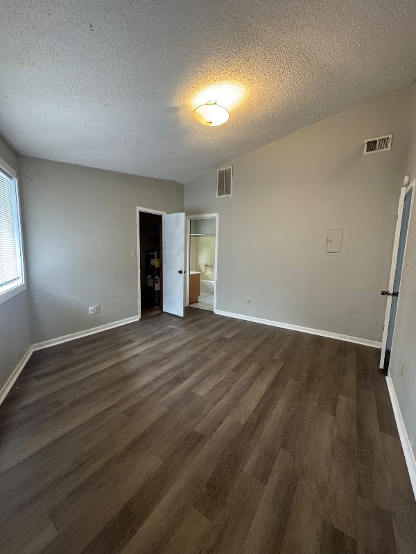 Building Photo - 284 Knoll Dr