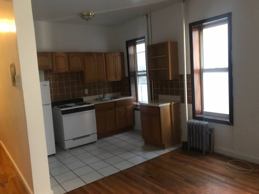 Foto principal - 1336 Bergen St