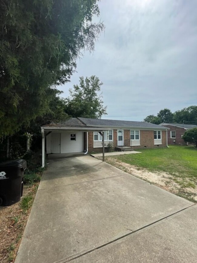 Foto del edificio - Single Level Rental in Sanford, NC - 3 Bed...