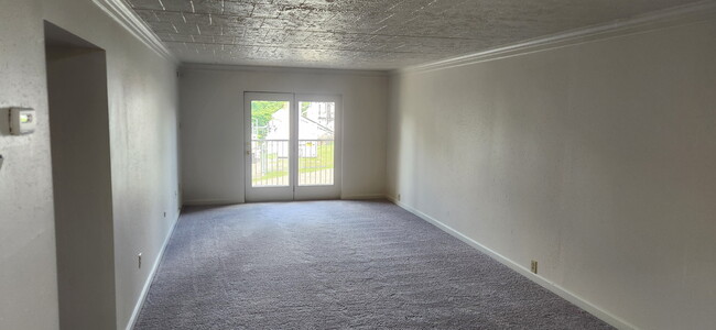 Living room - 1409 Summit St