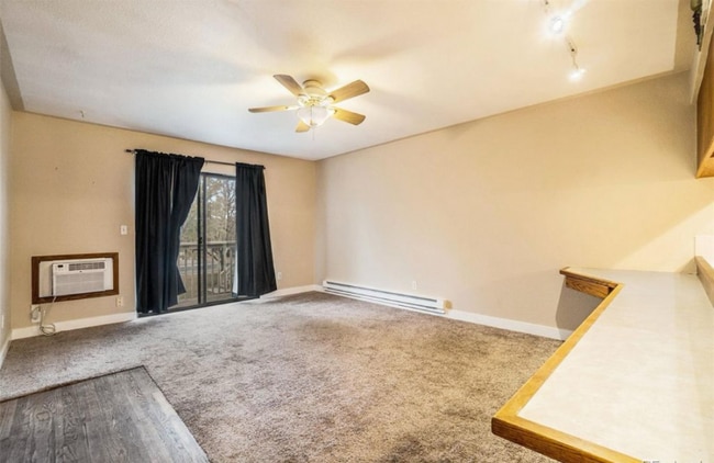 Building Photo - 806 Stone Mountain Dr