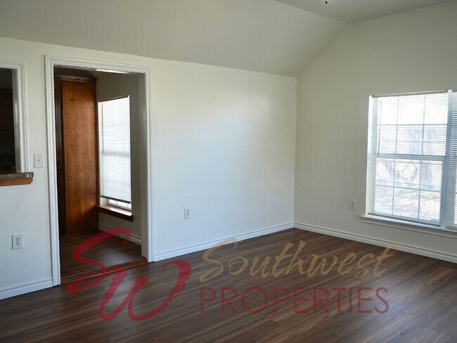 Foto del edificio - Good looking 3 bedroom 2 bath with huge yard!