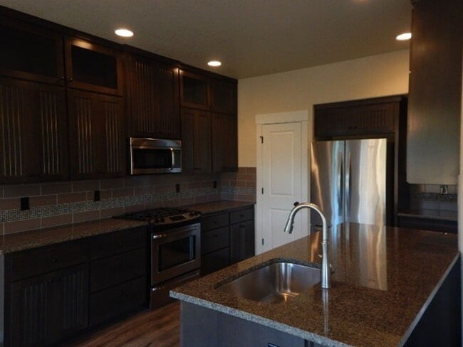 Building Photo - 5 Bedroom Beaverton Home!!!