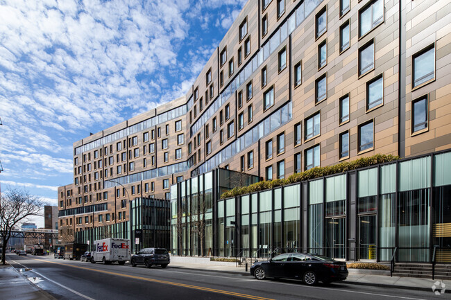 Building Photo - Pierhouse at Brooklyn Bridge Park