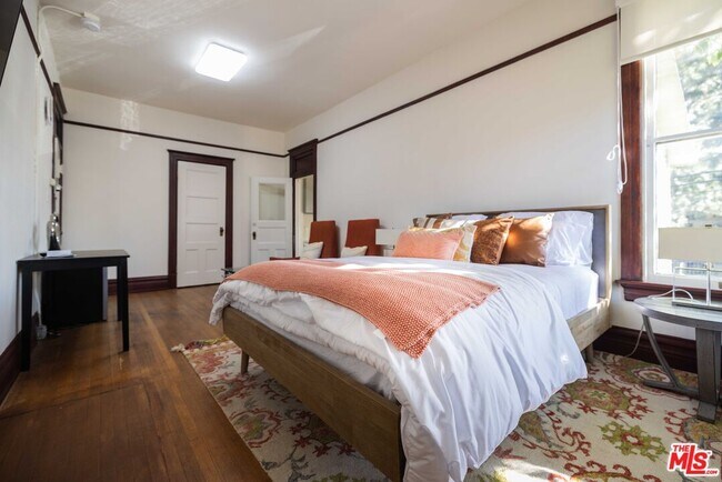 Foto del edificio - 824 S Bonnie Brae St