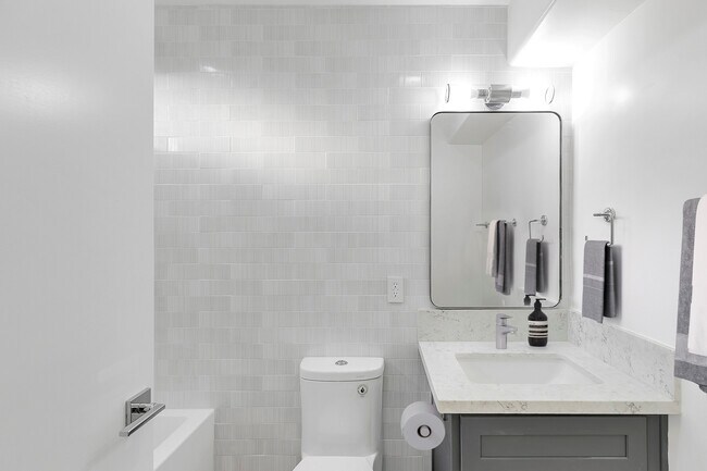 Foto del edificio - Affordable 2BR/2BA in Santa Monica 90403 — Section 8 Voucher Holders Welcome