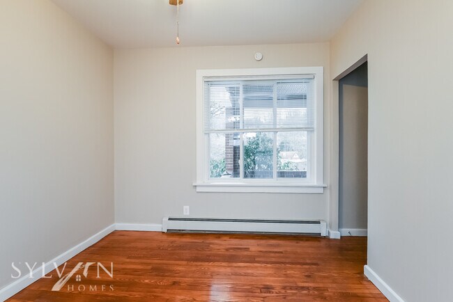 Building Photo - The living is easy in this 3 bedroom, 2 ba...