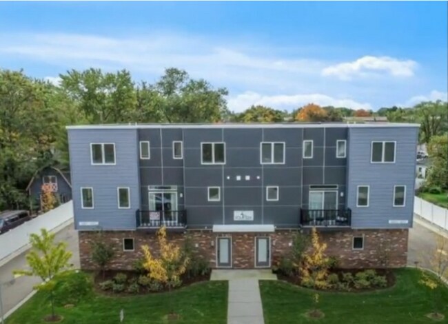 Foto del edificio - 4227 W 14 Mile Rd