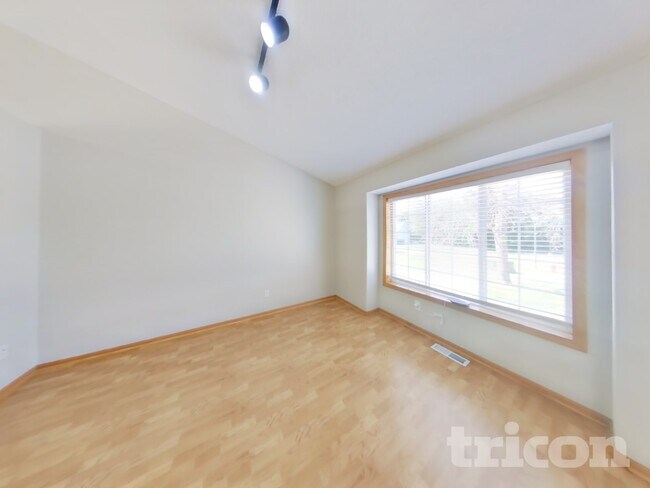 Building Photo - 2739 Zumbrota Cir NE