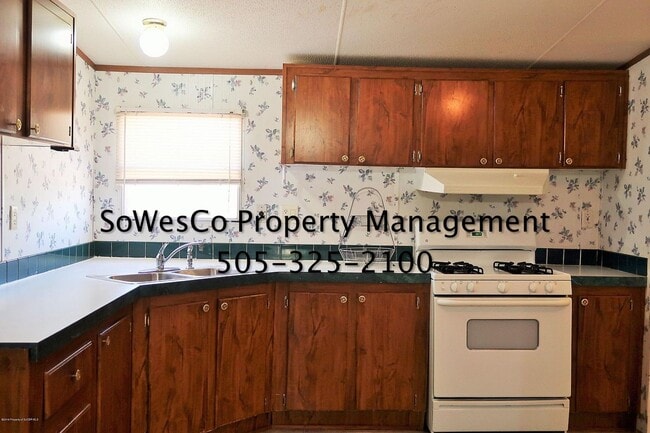 Building Photo - Cute 3 Bedroom Home with Nice Yard (Refrig...
