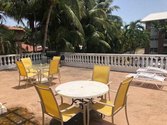 Foto del edificio - Beautiful Newly remodeled First Floor Condo