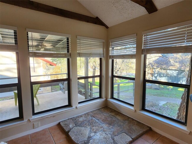 Foto del edificio - 154 Woodcreek Dr
