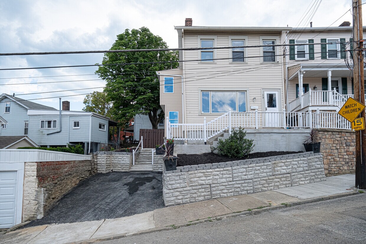 Foto principal - 13 Greenbush St