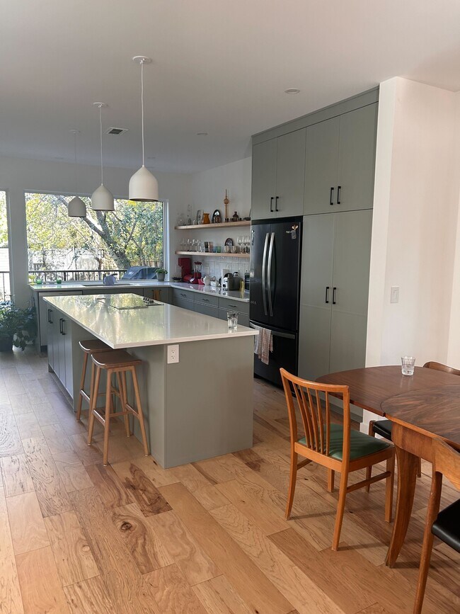 Photo du bâtiment - 1303-1315 15 St E