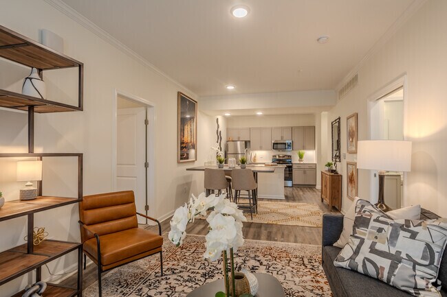 2HAB, 2BA - 1257SF Silverbell - Sala de estar - The Averly at Flowers