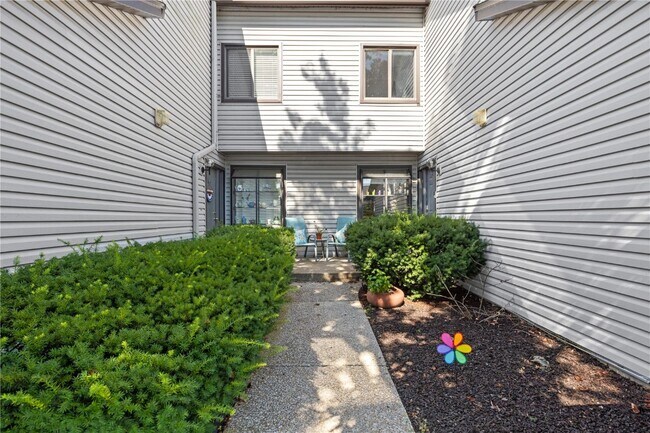 Building Photo - 1707 Thorny Briar Dr