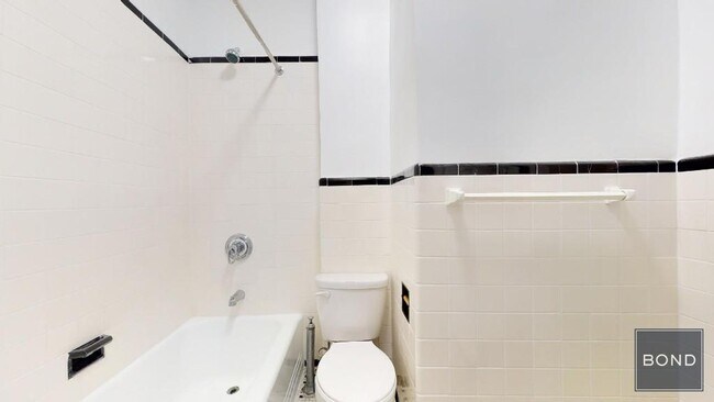 Building Photo - 166 W 72nd St
