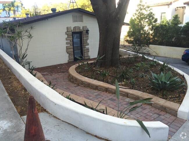 Building Photo - 328 East Carrillo Street