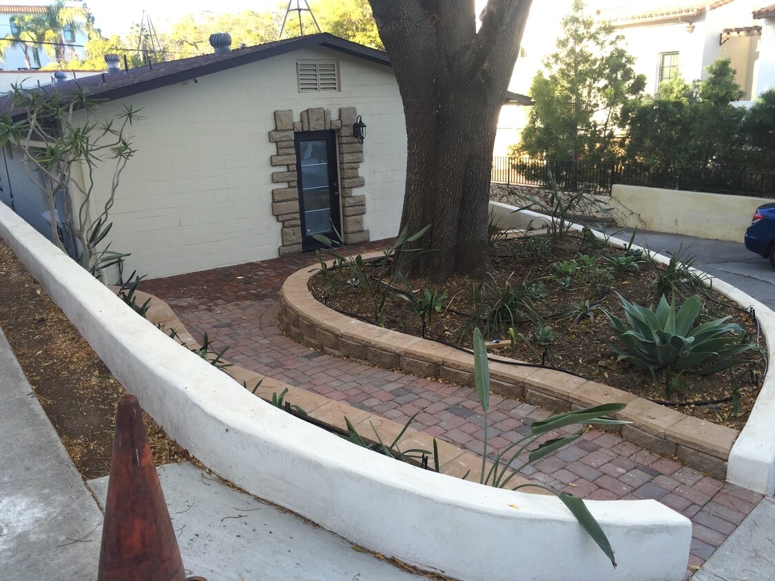 Primary Photo - 328 East Carrillo Street