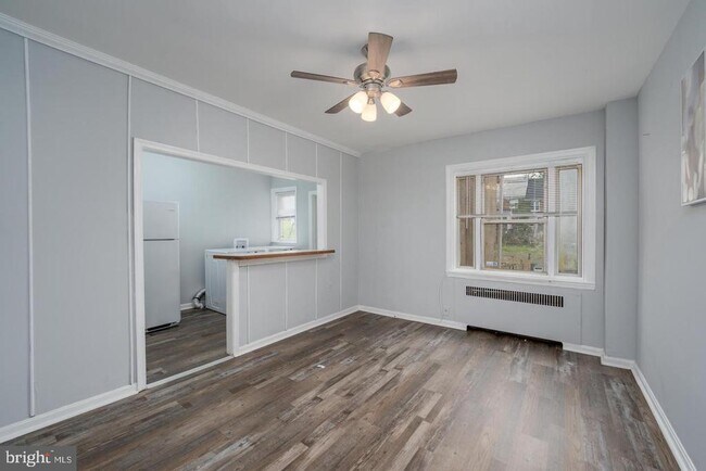 Building Photo - 3050 Mayfield Ave