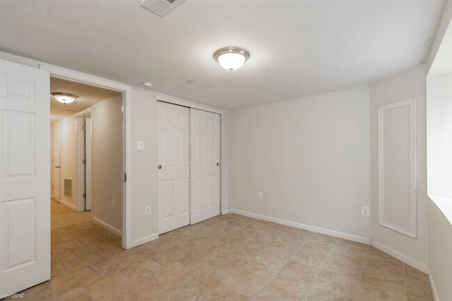 Building Photo - 4 br, 2 bath Duplex - 1824 WILLINGTON ST U...