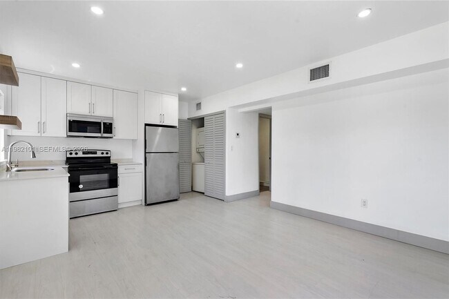 Building Photo - 775 NW 96th St