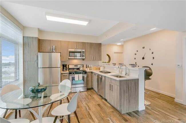 Building Photo - 100 North St