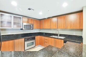 Building Photo - 610 Clematis St