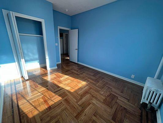 Foto del edificio - 3 bedroom in BRONX NY 10473